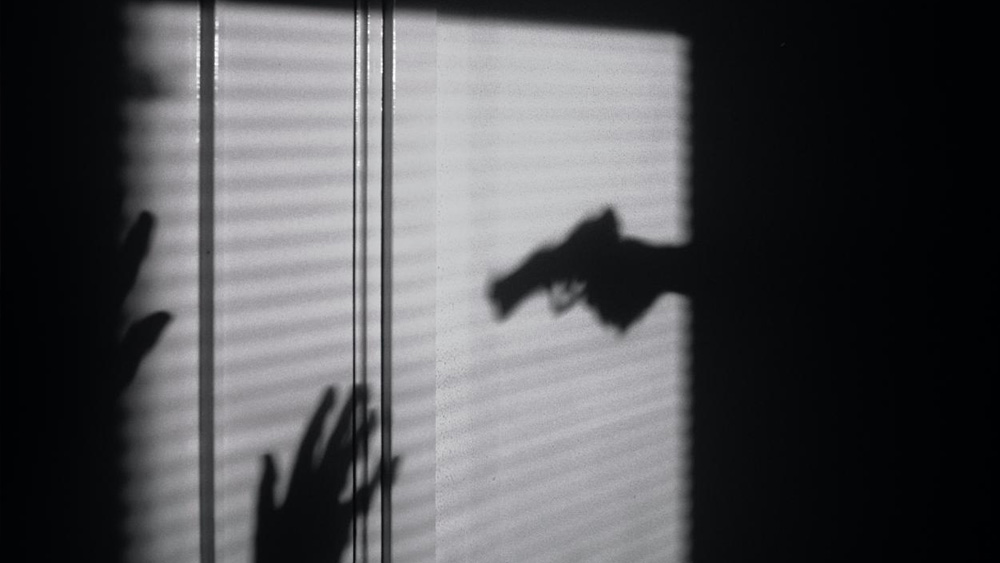 আমজনতার মধ্যে অপরাধের প্রবণতা কি দিন দিন বাড়ছে? সাম্প্রতিক কালে দেশে একাধিক অপরাধের ঘটনায় এই প্রশ্নচিহ্নই উঠছে। প্রিয়জনকে খতম করতেও পিছপা হচ্ছেন না সাধারণ মানুষ। মধ্যপ্রদেশের রায়গড়ের ঘটনা জানলে শিউরে উঠবেন। 