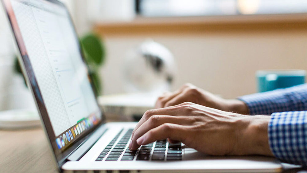 কী ভাবে ঋণ শোধ করবেন, ভেবে কূল পাচ্ছিলেন না ওই যুবক। 