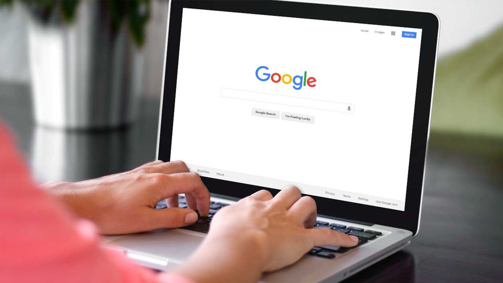 ঋণ পরিশোধের উপায় খুঁজতে ইন্টারনেটের সাহায্য নেন তিনি। বিভিন্ন ধরনের ভিডিয়ো দেখেন। 