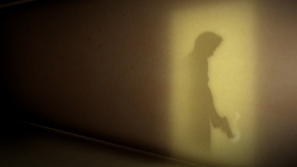  পুলিশ সূত্রে খবর, স্ত্রীর নামে বিমা করার পরই তাঁর উপর চড়াও হন ওই যুবক। 