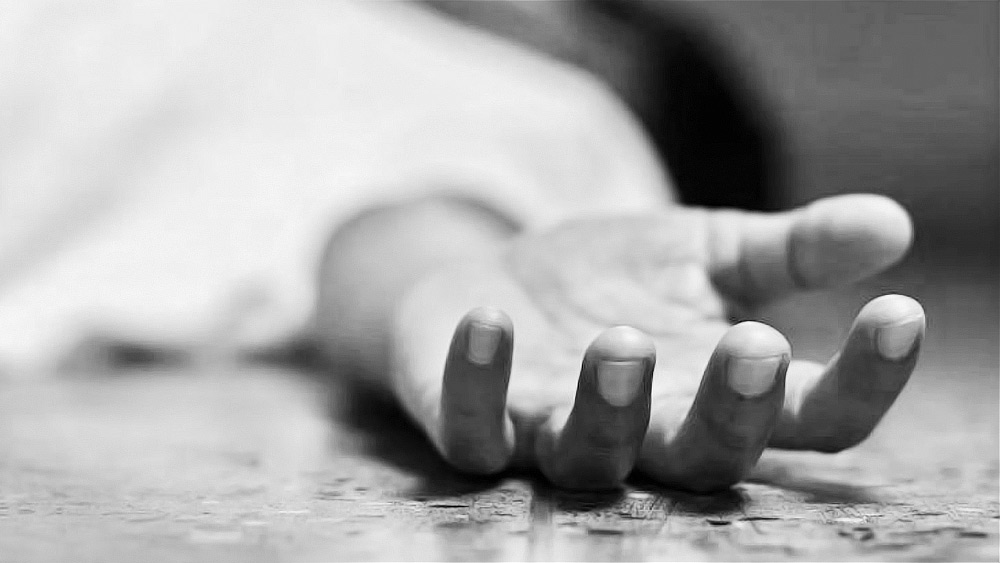 হাসপাতালে চিকিৎসা চলাকালীনই পূজার মৃত্যু হয়। 