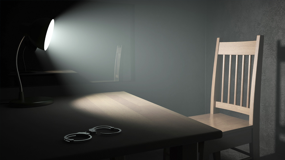 তদন্তে নেমে পুলিশ জানতে পারে, খুনের সময় ঘটনাস্থলে ছিলই না ওই চার যুবক। 