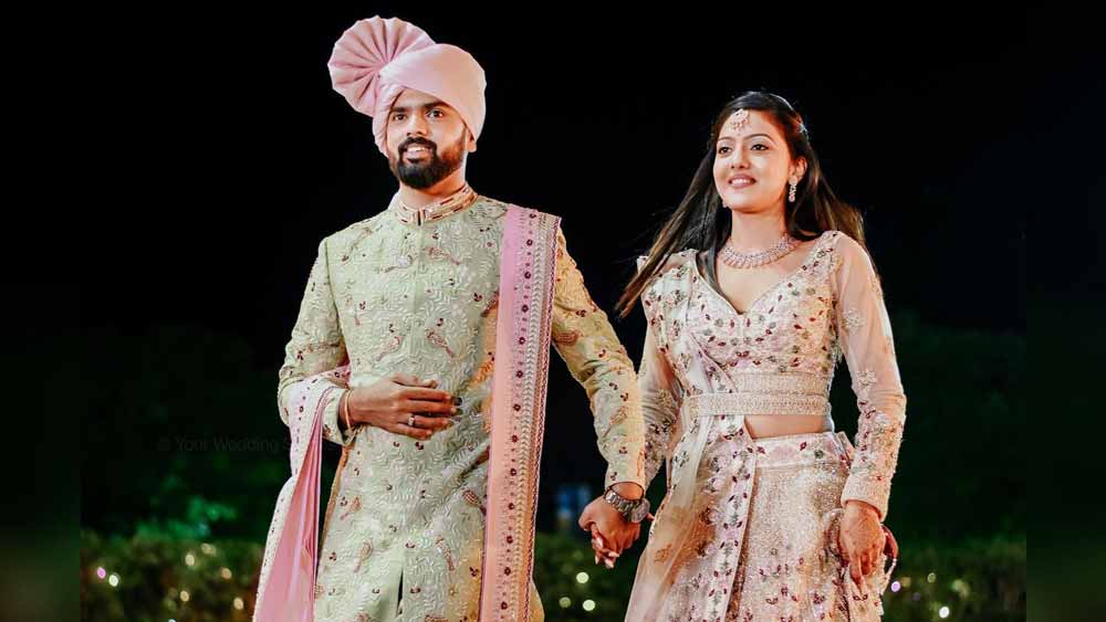 এই জুটির মতোই দেশবাসীর নজর কাড়ছেন আইএএস সৃষ্টি-নাগার্জুনের জুটি। নেটমাধ্যমেও তাঁরা বেশ সক্রিয়। ইনস্টাগ্রামে সৃষ্টির অনুরাগীর সংখ্যা ১৮ লক্ষ আর নাগার্জুনের ৩ লক্ষ ৬১ হাজার।