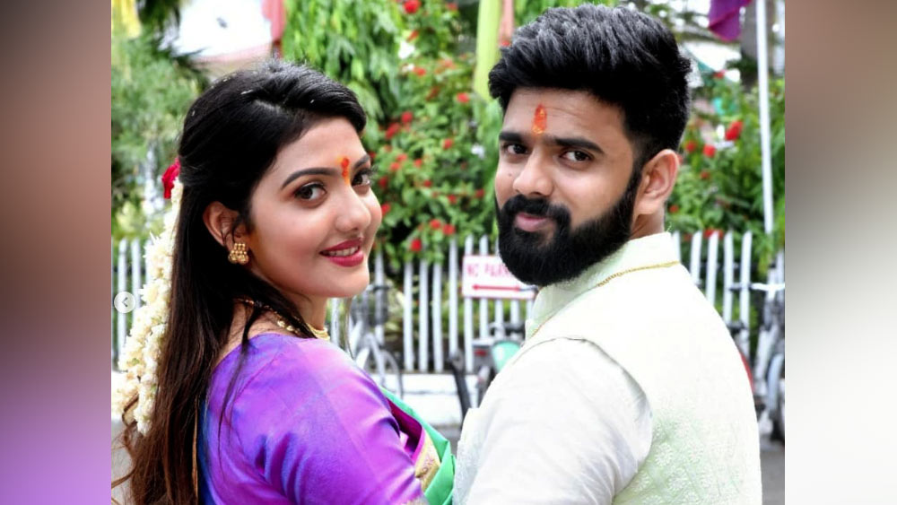 বিয়ের পর সৃষ্টি ইনস্টাগ্রামে লেখেন, ‘আমার জীবনের একটা সুন্দর অধ্যায়ের সূচনা হল। এখন থেকে আমি সৃষ্টি দেশমুখ গৌড়া।’