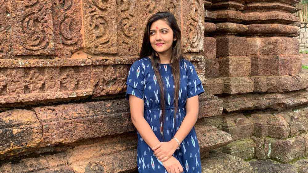 কেমিক্যাল ইঞ্জিনিয়ারিং নিয়ে পড়াশোনা করেছেন সৃষ্টি। ইঞ্জিনিয়ারিংয়ের পাশাপাশি ইউপিএসসি পরীক্ষার জন্য প্রস্তুতি নিচ্ছিলেন তিনি। প্রথম চেষ্টাতেই তিনি এই পরীক্ষা পাশ করেন। শুধু তাই নয়, ওই বছরে মহিলা পরীক্ষার্থীদের মধ্যে সেরা হয়েছিলেন সৃষ্টি।