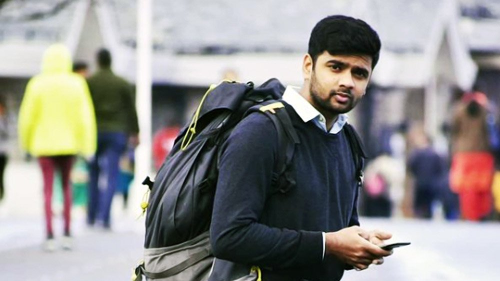 স্কুলে থাকাকালীন ২০০৯ সালে ন্যাশনাল জুনিয়র চ্যাম্পিয়নশিপে রুপোর পদক পেয়েছিলেন। ছাত্রাবস্থাতেই তিনি স্থির করেন সরকারি চাকরি করবেন। স্কুল জীবন পেরিয়ে মেডিক্যাল নিয়ে পড়াশোনা করেন।