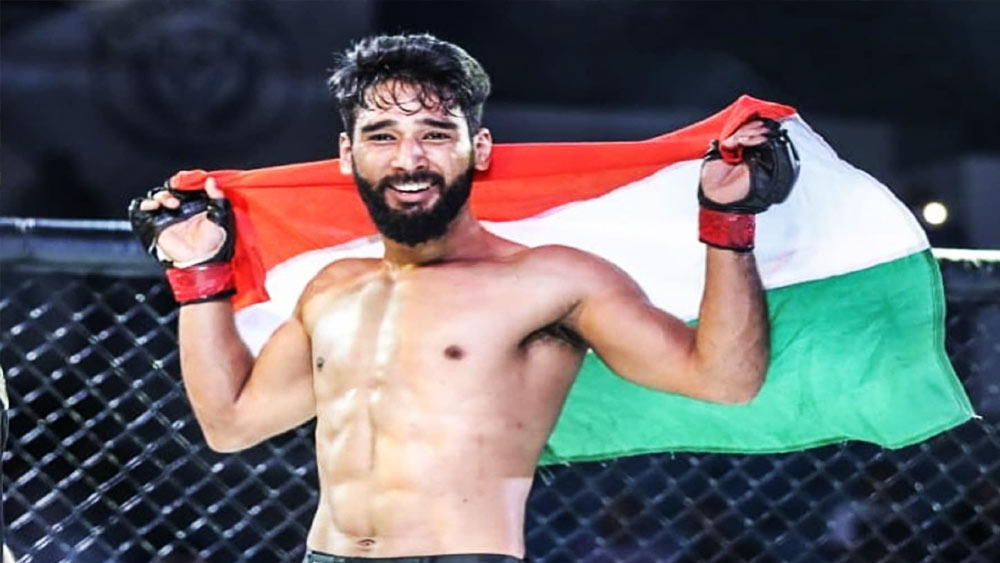 কিন্তু দেহরাদুনে বসে থাকলে হবে না। আরও ভাল ট্রেনিং নিতে হবে। এ কথা ভেবে ২০১৮ সালের এপ্রিলে দিল্লিযাত্রা অংশুলের।  কিন্তু বড় শহরের বাড়িভাড়া থেকে হাতখরচ জোগাড় করাই চাপের হয়ে যায় তাঁর। আবার শুরু করেন টিউশন পড়ানো। 