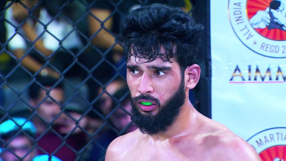 ইউএফসি চ্যাম্পিয়নশিপে সুযোগের অপেক্ষায় অংশুল। তাঁর কথায়, ‘‘বন্ধুদের ওই ঋণ কী ভাবে মেটাব জানি না। হয়তো কোনও দিন মেটাতে পারব না। বা হয়তো পারব। যদি ইউএফসিতে খেলার সুযোগ হয়ে যায়।’’