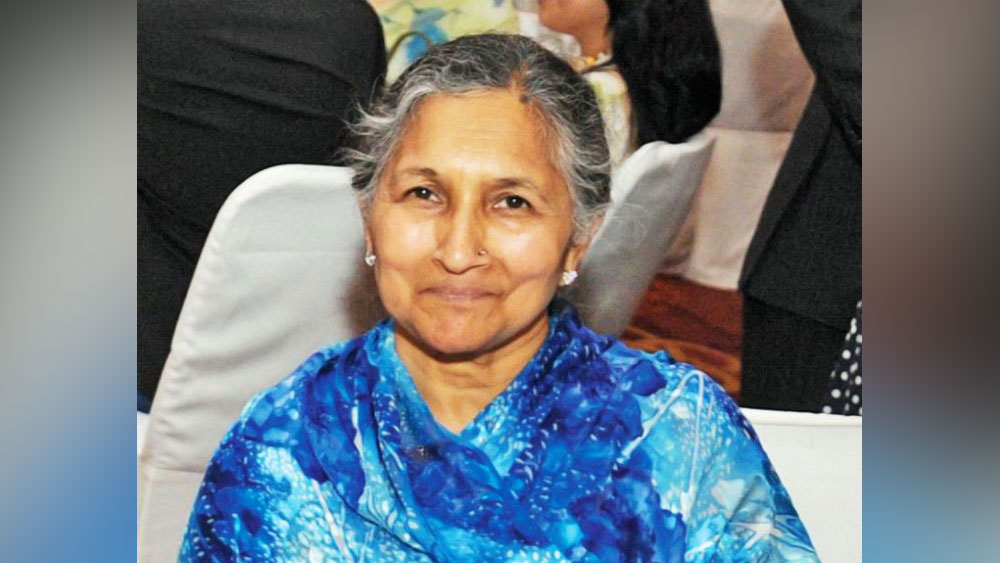 স্বামীর অকালপ্রয়াণের পর ওপি গোষ্ঠীর দায়িত্ব সামলেছিলেন সাবিত্রী। যে বয়সে নিশ্চিন্তির সংসার করেন অনেকে, সেই বয়সে ব্যবসার খুঁটিনাটি শিখতে হয়েছিল তাঁকে। সে সময় সাবিত্রীর বয়স ছিল ৫৫।