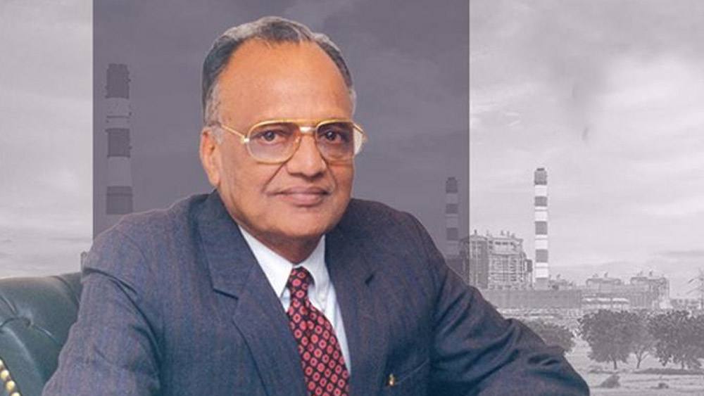 শিল্পপতি ছাড়া আরও একটি পরিচয় ছিল ওপি জিন্দলের। তিনি ছিলেন হরিয়ানার হিসার বিধানসভা কেন্দ্রের বিধায়ক। মৃত্যুকালে তিনি ছিলেন হরিয়ানার বিদ্যুৎমন্ত্রী। জানা গিয়েছিল, প্রযুক্তিগত ত্রুটির কারণে ওমপ্রকাশের হেলিকপ্টারটি ভেঙে পড়ে।