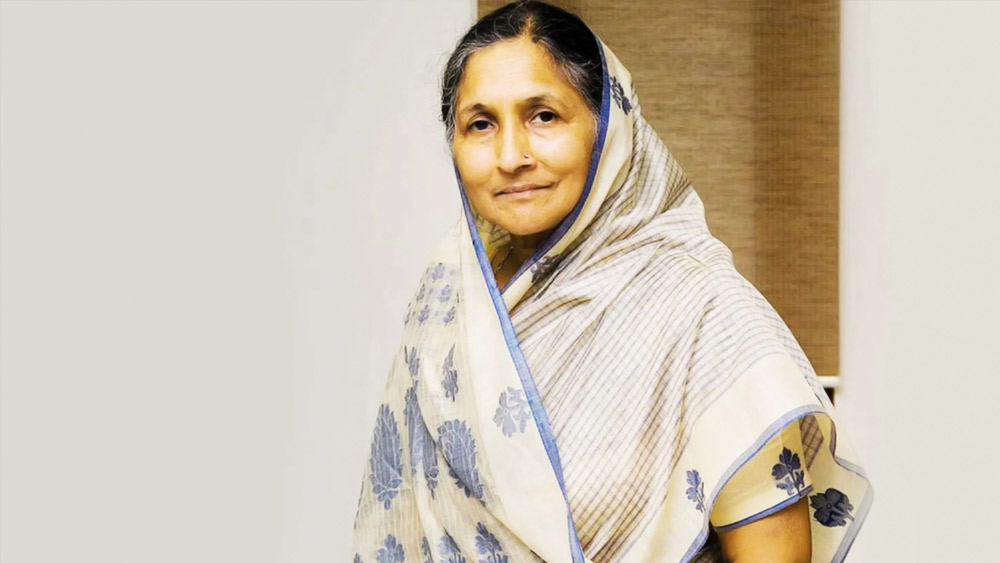 ২০২১ সালে আমেরিকার এক পত্রিকায় প্রকাশিত ধনী ভারতীয়দের তালিকার প্রথম দশে একমাত্র মহিলা প্রতিনিধি ছিলেন সাবিত্রীই।