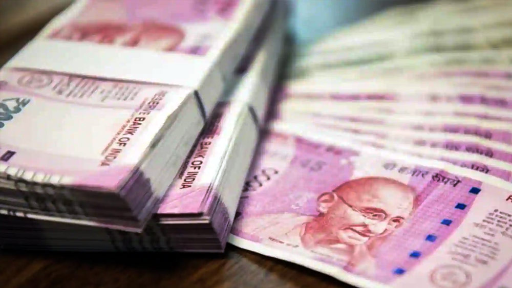 সংবাদমাধ্যমের দাবি, গত দু’বছরে চড়চড় করে বেড়েছে সাবিত্রীর সম্পত্তি। ওই সময়ের মধ্যে ৯৫ হাজার ২৩৮ কোটি ৬০ লক্ষ টাকার সম্পত্তি করে নিয়েছেন তিনি। সেই সঙ্গে তাঁর নিট সম্পত্তি দাঁড়িয়েছে ১৪ লক্ষ ২ হাজার ৮৫৮ কোটি টাকায়।