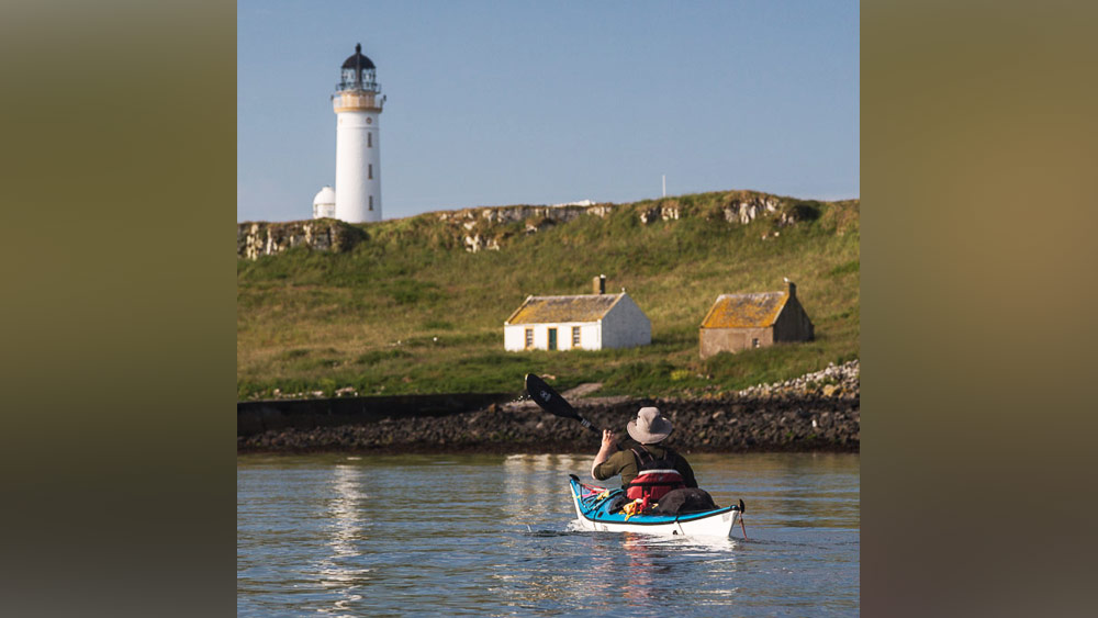 শুনতে স্বপ্নের মতো মনে হলেও বাস্তবে তা অসম্ভব নয়। থাকার জায়গা থেকে শুরু করে লাইটহাউস, জেটি সব কিছুই মিলবে খুবই আকর্ষণীয় মূল্যে। 