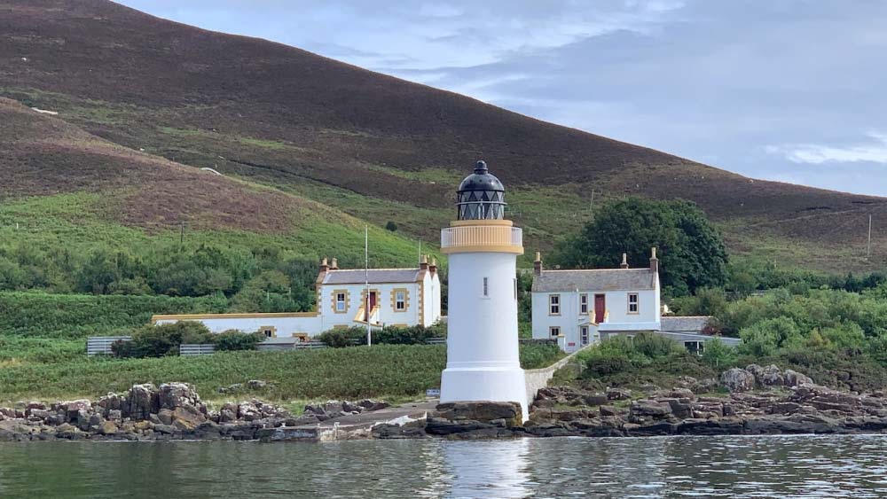 টম স্টুয়ার্ট-মুর নামের সম্পত্তি পরিচালনাকারী সংস্থার আধিকারিক জানিয়েছেন, এই দ্বীপ বিক্রির জন্য যখন বাজারে আনা হয়েছিল, তখন মানুষ কেনার জন্য প্রচণ্ড আগ্রহ দেখিয়েছেন।