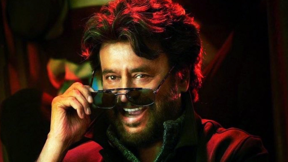 বর্তমানে তিনি ৫৫ মিলিয়ন ডলার (ভারতীয় মুদ্রায়, আনুমানিক ৪৩৮ কোটি টাকা) সম্পত্তির মালিক। ছবিপ্রতি ৫০ কোটি টাকা পারিশ্রমিক উপার্জন করেন রজনীকান্ত বলে সংবাদ সংস্থা সূত্রে খবর। ফোর্বসের রিপোর্ট অনুযায়ী, রজনীকান্ত ধনী ব্যক্তিদের তালিকায় ১৪ নম্বরে রয়েছেন।