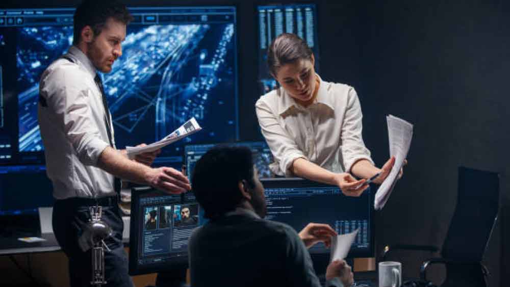 এমনকি, সংস্থার আর্কাইভেও এমন কেসের উল্লেখ নেই, যেখানে বলা হয়েছে যে ‘রেকটাম টুল কিটে’র সাহায্যে শত্রুশিবির থেকে পালিয়েছেন কোনও গুপ্তচর। ফলে সত্যিই এই টুল কিটটি শত্রুশিবিরে আটকে পড়া কোনও গুপ্তচরের প্রাণ বাঁচিয়েছে কি না, তা নিশ্চিত ভাবে বলা সম্ভব হয়নি।