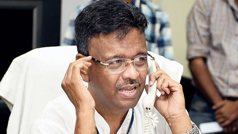 কলকাতা বন্দরের বিধায়ক ফিরহাদ হাকিমের সম্পত্তি ২০১১ সালে ছিল ৩ কোটি ৭৭ লাখ ৮০ হাজার ৮৮ টাকা। দেনা ছিল ৫৪ লাখ ১ হাজার টাকা।