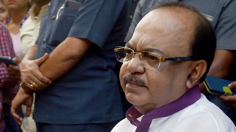 পাঁচ বছর পরে ২০১৬ সালে শোভন জানান তাঁর মোট সম্পত্তি ৬ কোটি ৭২ লাখ ৫৯ হাজার ৯১২ টাকা। দেনা ছিল না।