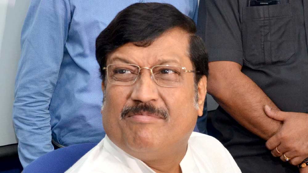 রাজারহাট নিউটাউন আসন থেকে ২০১১ সালে প্রার্থী হওয়ার সময়ে সব্যসাচী দত্ত তাঁর মোট সম্পত্তির পরিমাণ জানান, ৪৩ লাখ ৫৫ হাজার ৪১০ টাকার। দেনা নেই।