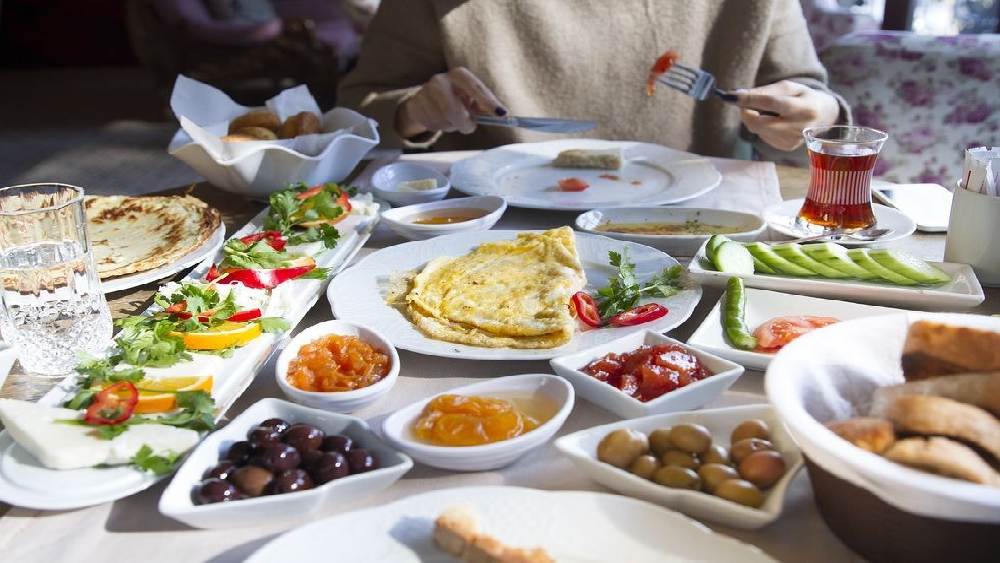 সকালে ঘুম থেকে উঠে খিদে পাওয়ারই কথা।