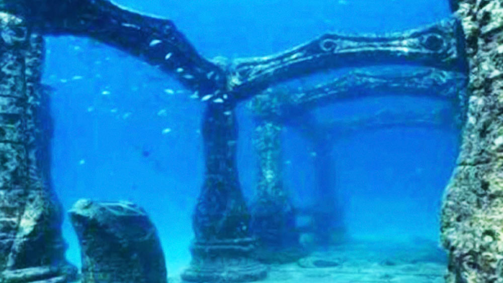 এই শহর থেকে দাস কেনাবেচা করতেন ব্রিটিশরা। ১৬৬২ সালে পোর্ট রয়্যাল শহরের জনসংখ্যা ৭৪০ হলেও তিন দশক পর এখানকার জনসংখ্যা এক লাফে বেড়ে ১০ হাজারের কাছাকাছি গিয়ে দাঁড়ায়। এই জনসংখ্যার এক-চতুর্থাংশ দাস ছিলেন।