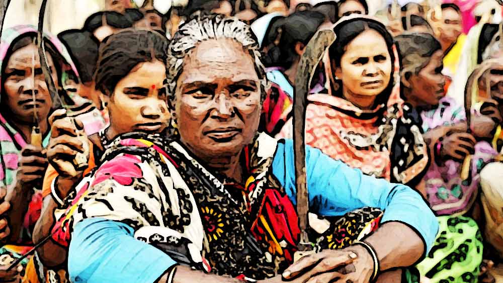 ওই মহিলার দেখাদেখি আক্কুর উপর চড়াও হন কয়েকশো মহিলা। প্রথমে ওই মহিলারা আক্কুর উপর লাথি-ঘুঁষি চালাতে থাকলেও পরে ছুরি বার করে কোপাতে শুরু করেন। কমপক্ষে ৭০ বার কোপানো হয় তাকে। পাশাপাশি, আক্কুর চোখে-মুখে লঙ্কার গুঁড়ো ছিটিয়ে দেওয়া হয়। 