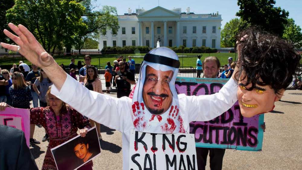 বাকি ৩৭ জনের অপরাধ ঠিক কী ছিল, তা জানাই যায়নি। আন্তর্জাতিক মানবাধিকার সংগঠন গুলি প্রশ্ন তুলেছে, সৌদি আরবের এই গণকোতলের কি আদৌ কোনও স্বচ্ছতা আছে। না কি ক্ষমতা আর একাধিপত্যের খাঁড়া ইচ্ছামতোই নেমে আসে আমজনতার ঘাড়ে?