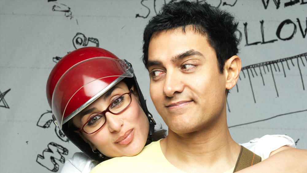 এমনকি, ‘থ্রি ইডিয়টস’, ‘তলাশ’ ছবির পর আবার একসঙ্গে বড়পর্দায় ফিরে আসছেন আমির-করিনা জুটি। ক্যামেরার সামনে তাঁদের সম্পর্কের রসায়ন ইতিমধ্যেই দর্শকদের মনে জায়গা করে নিয়েছে।