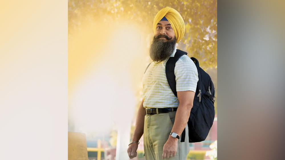 আমির তার প্রস্তাব শুনে জানিয়েছিলেন, একই গল্প নিয়ে দ্বিতীয় ছবি তৈরি করা সম্ভব নয়। তার ১৫ দিন পরেই সম্পূর্ণ চিত্রনাট্য লিখে শেষ করেছিলেন অতুল। চিত্রনাট্য শেষ হলে অভিনেতাকে পড়ে দেখার জন্য অনুরোধ করেন প্রযোজক।