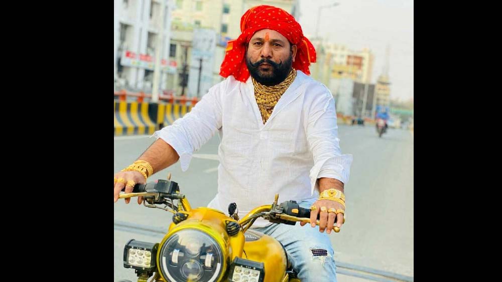 আসল নাম প্রেম সিংহ।  তিনি পটনার বাসিন্দা।