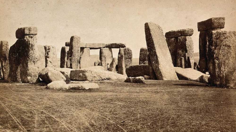 বর্তমানে কল্পনা করা না গেলেও ১০০ বছর আগেও স্টোনহেঞ্জ-এর মতো প্রাগৈতিহাসিক প্রত্নক্ষেত্র বিক্রির জন্য নিলামে উঠেছিল।