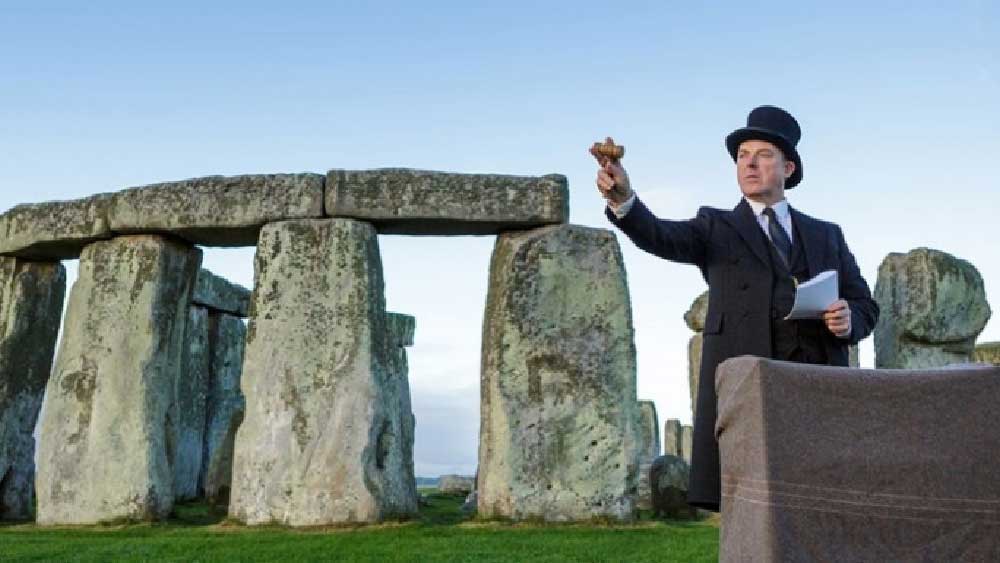 ১৫৪০ সালে রাজা অষ্টম হেনরি বেনেডিক্টিন অ্যাবের কাছ থেকে এই প্রত্নক্ষেত্র বাজেয়াপ্ত করেন। তার পর থেকে স্টোনহেঞ্জ ব্যক্তিগত হাতেই ছিল।