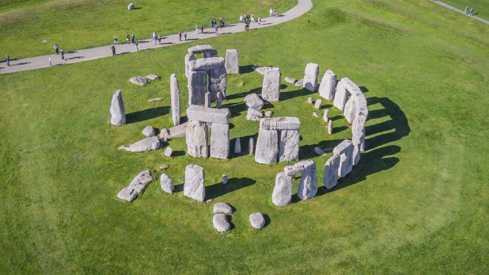 ‘স্টোনহেঞ্জ অমূল্য’, এই বলেও নিলামকারী এই প্রত্নক্ষেত্রের দাম বাড়ানোর চেষ্টা করেন। তবে এর পরও আর কেউ স্টোনহেঞ্জের দাম বাড়াতে আগ্রহ প্রকাশ করেননি।