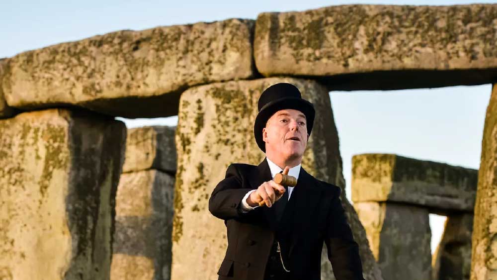 কেনার তিন বছর পর, সেসিল ব্রিটিশ জনগণকে স্টোনহেঞ্জ উপহার দেন। স্থানীয়রা যাতে বিনামূল্যে এই প্রত্নাবশেষ দেখতে পারেন তার ব্যবস্থা করে গিয়েছিলেন তিনি।