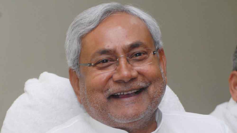 অদ্ভুত ভাবে প্রত্যেক বার সঙ্গী বদলের পর পাশা উল্টেছে। আর ঘুরেফিরে তা নীতীশের পক্ষেই গিয়েছে। সে মুখ্যমন্ত্রিত্ব হোক, নির্বাচনে নিজের জয় হোক বা দলের জয়।