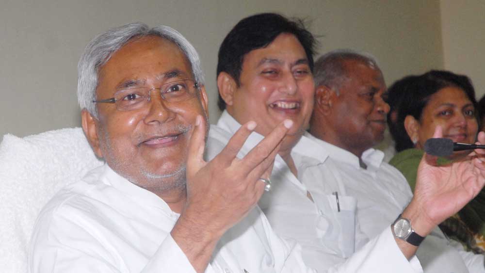 পরে ২০০৯-এর লোকসভা নির্বাচন, ২০১০ সালের বিধানসভা নির্বাচনেও নীতীশ-বিজেপির সেই জোট সফল হয়েছিল। কিন্তু ২০১৫ সালের বিধানসভা ভোটের আগে হয় ছন্দপতন। জোট বদল।   