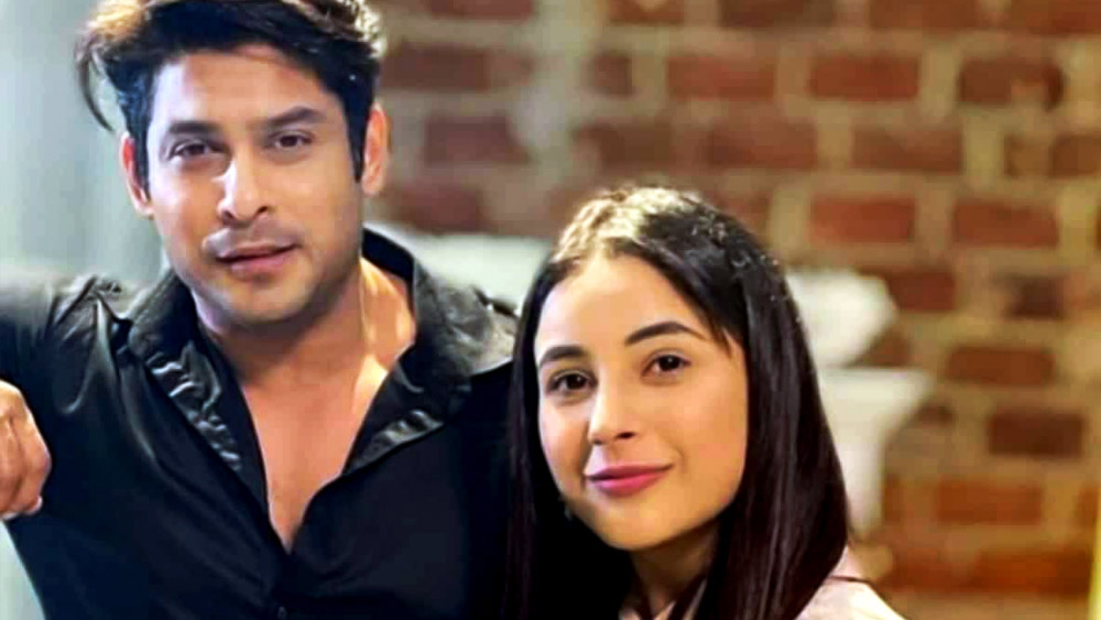 ‘বিগ বস’-এর চূড়ান্ত পর্বে সিদ্ধার্থ শুক্ল প্রথম ও শেহনাজ তৃতীয় হয়েছিলেন। রিয়্যালিটি শো শেষ হওয়ার পরেও এই জুটির দিকে সকলের নজর ছিল। বাড়তে থাকে তাঁদের অনুরাগীর সংখ্যাও।