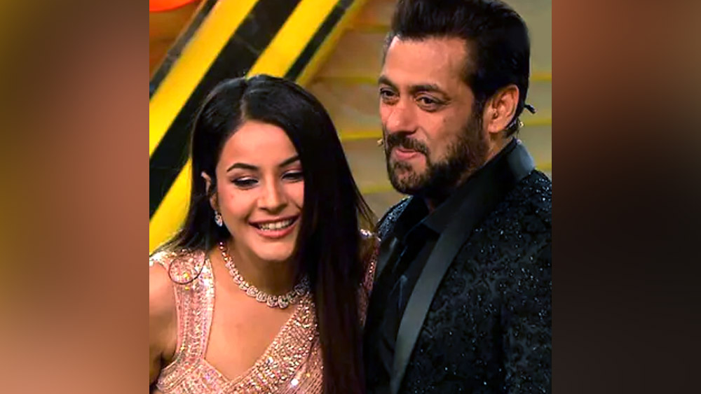 কিন্তু শেহনাজ সবকিছু তুড়ি মেরে উড়িয়ে নিজের ছন্দেই তাঁর জীবন কাটাচ্ছেন। ইতিমধ্যেই শেহনাজ ও সলমন খানকে নিয়ে গুঞ্জন চলছে বলিপাড়ায়। 