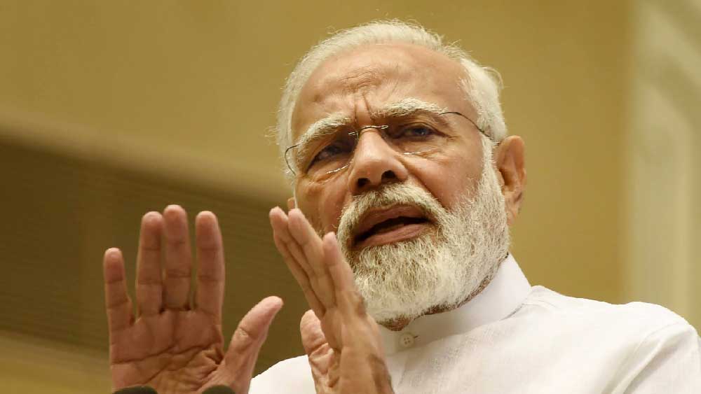 কেন্দ্রের দেওয়া হিসাব অনুযায়ী, মোদীর এখন কোনও নিজস্ব বাড়ি, গাড়ি, জমি কিছুই নেই। অর্থাৎ তাঁর নামে থাকা স্থাবর সম্পত্তি নেই। তবে গত বছর পর্যন্ত, প্রধানমন্ত্রীর স্থাবর সম্পত্তির মূল্য ছিল ১ কোটি ১০ লক্ষ টাকা।