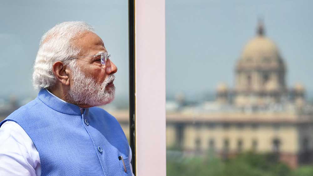 তবে গত এক বছরে প্রধানমন্ত্রীর অস্থাবর সম্পত্তির পরিমাণ আগের তুলনায়  ২৬ লক্ষ ১৩ হাজার টাকা বেড়েছে।