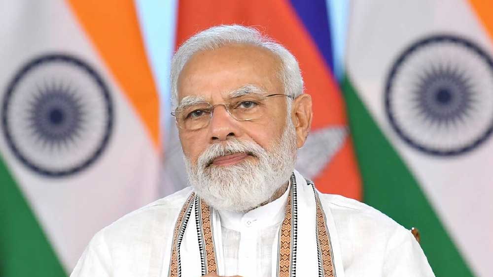 ১ লক্ষ ৮৯ হাজার ৩০৫ টাকার জীবনবিমাও রয়েছে প্রধানমন্ত্রী মোদীর।