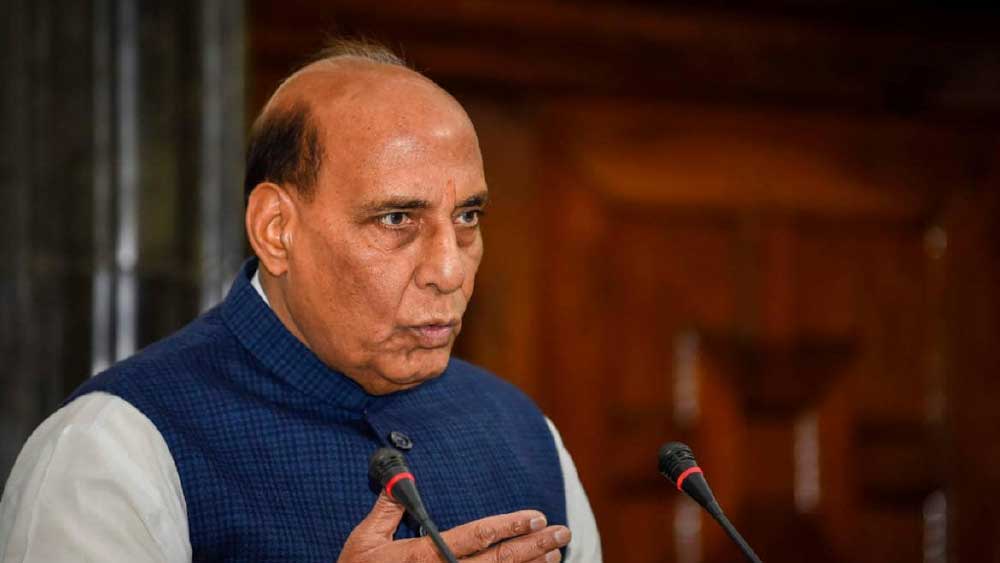 এই হিসাব অনুযায়ী, প্রতিরক্ষামন্ত্রী রাজনাথ সিংহের স্থাবর সম্পত্তির মূল্য ২ কোটি ৯৭ লক্ষ টাকা। একই সঙ্গে তাঁর নামে থাকা অস্থাবর সম্পত্তির মূল্য ২ কোটি ৫৪ লক্ষ টাকা।