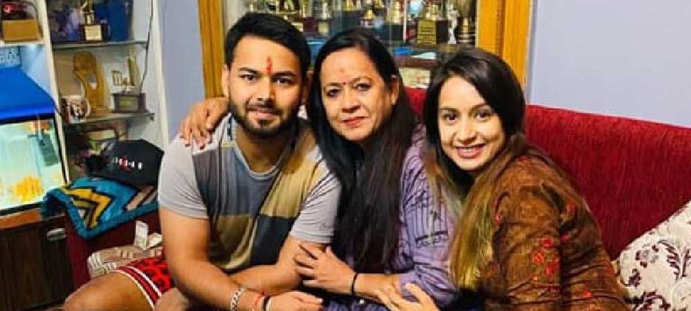 ছ’ঘণ্টা বাসযাত্রা করে প্র্যাকটিসে যেতেন। তাঁর সঙ্গ দিতেন মা। দু’দিনের প্র্যাকটিসের পর আবার ফিরতি পথে ছ’ঘণ্টার বাসযাত্রা।