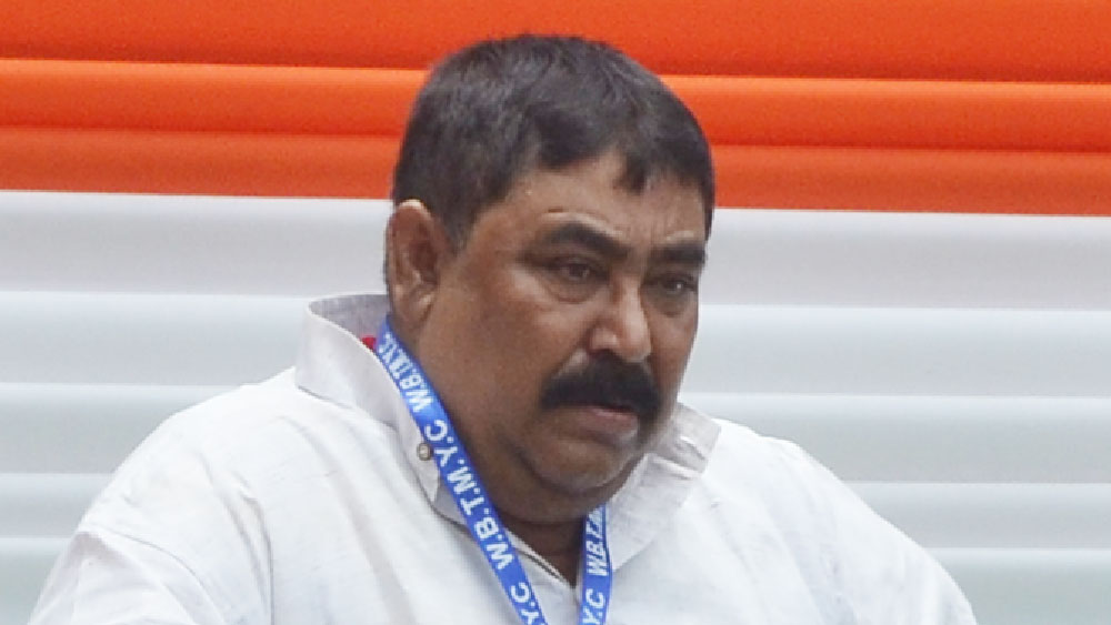 নিজাম প্যালেসের রাস্তা ছেড়ে শেষ মুহূর্তে ঘুরে গিয়েছে এসএসকেএম হাসপাতালের দিকে।