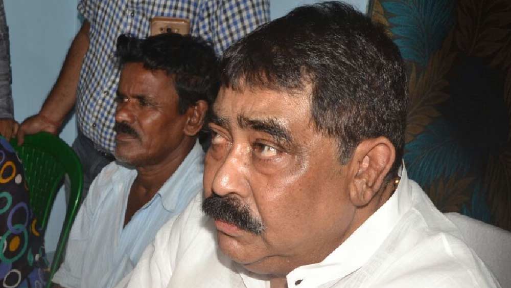 এর পর ১৪ ফেব্রুয়ারি তলব যায় কেষ্টর কাছে। তিনি অবশ্য আসেননি। কেন সিবিআইয়ের ডাকে সাড়া দিলেন না? কারণ হিসেবে তৃণমূল নেতার শারীরিক অসুস্থতার কথা জানিয়েছিলেন আইনজীবীরা।