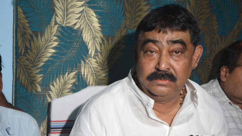 বুধবার ১০ অগস্ট ছিল গরুপাচার মামলায় অনুব্রতকে সিবিআইয়ের অষ্টম তলব। অনুব্রত অষ্টম বারেও হাজির হননি নিজাম প্যালেসে। বুধবার তিনি নিজের বোলপুরের বাড়িতেই ছিলেন। তাঁকে ১৪ দিনের বেড রেস্ট দেওয়া হয়েছে বলে জানিয়েছেন আইনজীবীরা।