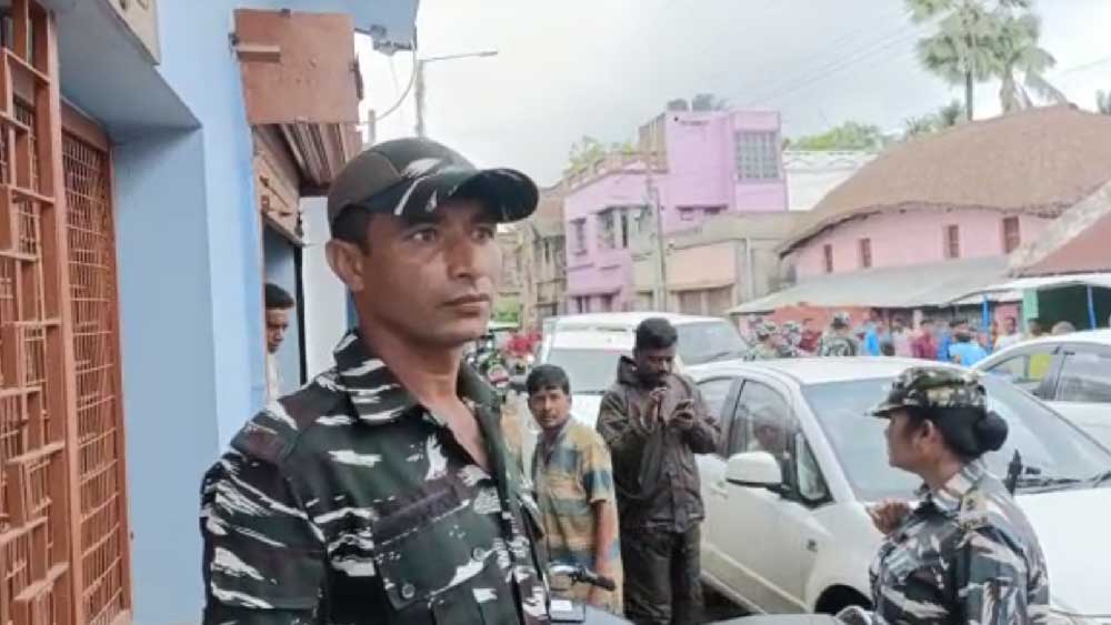 সরাসরি: অনুব্রতের বাড়িতে সিবিআই, কেন্দ্রীয় বাহিনী, বৃহস্পতিতেই গ্রেফতার তৃণমূল নেতা?