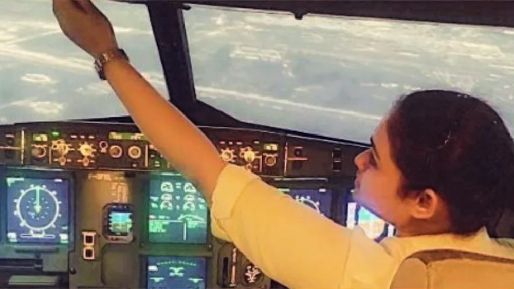 এমনকি ‘হণ্ডা মোটরস কোম্পানি’র মতো সংস্থা ১৮ মাসের কোর্সের প্রশিক্ষণের জন্য মহিলাদের বৃত্তি দেওয়ার ব্যবস্থাও করে। তা ছাড়াও প্রশিক্ষণ লাভের পর তাঁরা যেন নিশ্চিত ভাবে চাকরি পান সে দিকেও নজর রাখে সংস্থা। কিছু বিমানসংস্থা মহিলা কর্মীদের নিরাপত্তার জন্যেও বিশেষ ব্যবস্থা নিয়েছে। যাতায়াতের সময় যেন কোনও রকম অসুবিধার সম্মুখীন না হতে হয়, তাই তাঁদের জন্য আলাদা গাড়ির ব্যবস্থা করা থাকে।