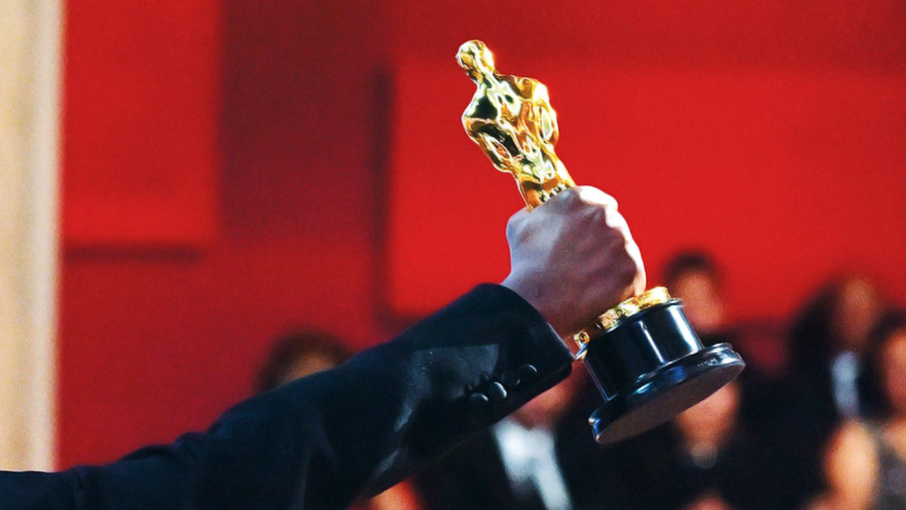 হলিউডে এমন বহু ছবি রয়েছে যেগুলি অস্কারের জন্য পরিচালনা থেকে চিত্রনাট্য— প্রায় প্রতিটি বিভাগে মনোনীত হয়েছিল। কোনও কোনও ছবি ১০-১১টি বিভাগে মনোনীত হওয়ার পরেও একটিও অস্কার পায়নি। ছবির সঙ্গে জড়িয়ে থাকা নিমন্ত্রিত সকলকেই অস্কারের মঞ্চ থেকে খালি হাতে ফিরে আসতে হয়েছিল। 