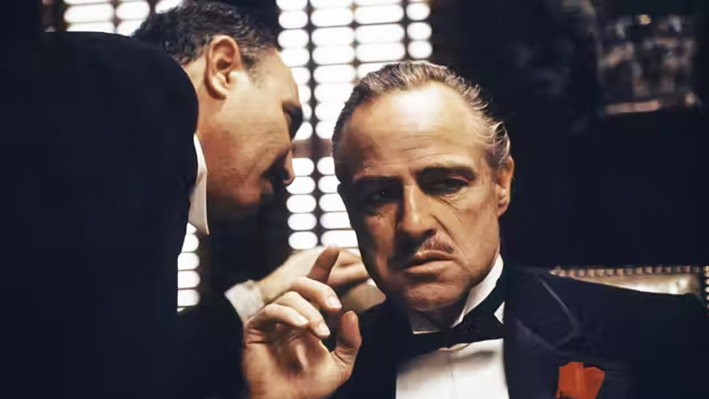 আমেরিকার ক্রাইম ঘরানার ‘দ্য গডফাদার’ ছবিটি আন্তর্জাতিক স্তরে প্রশংসা লাভ করে। ১৯৯০ সালে এই ছবির তৃতীয় পর্ব মুক্তি পায়। সাতটি বিভাগের জন্যে এই ছবিটি অস্কারে মনোনীত হলেও কোনও বিভাগেই এই ছবি পুরস্কার জিততে পারেনি। বরং, ‘ড্যান্সেস উইথ উলভস্’ ছবিটি সেই সাতটি বিভাগে জেতে।